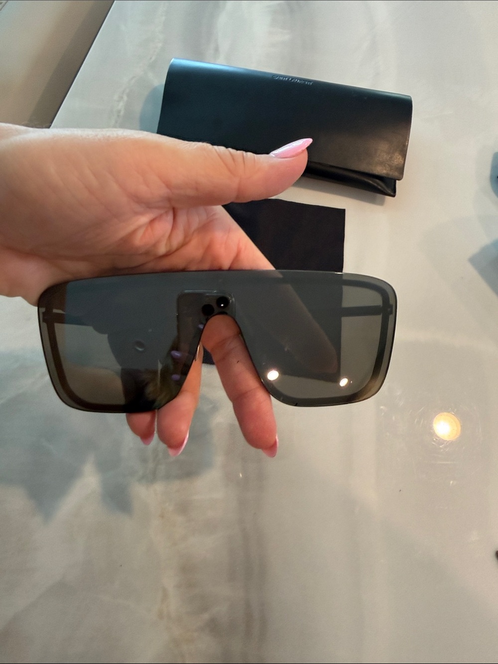 Unisex Saint Laurent sunglasses - Picture 2 of 4
